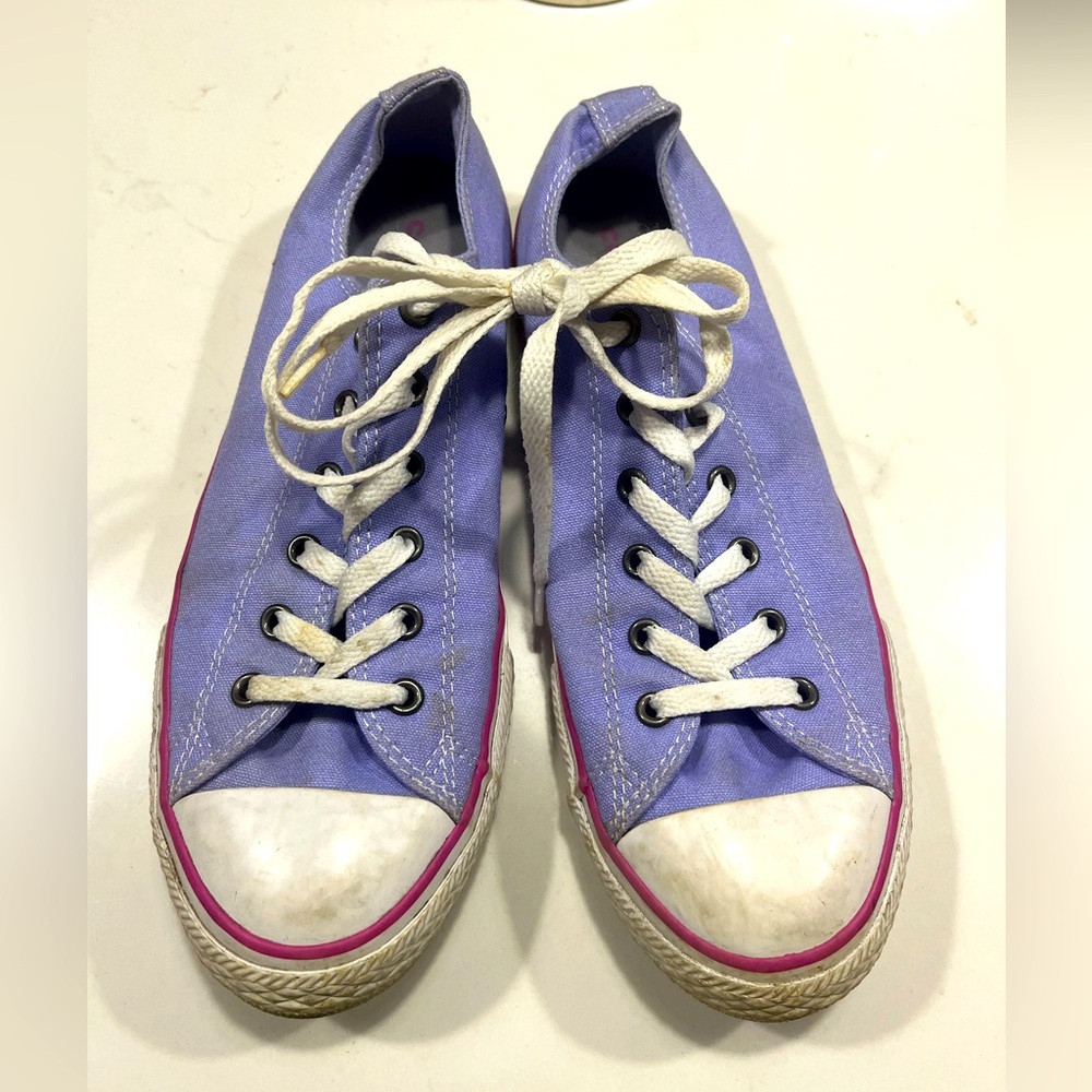 Converse all Stars sneakers size 6